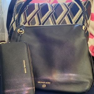 Authentic Michael Kors set. Is brand new